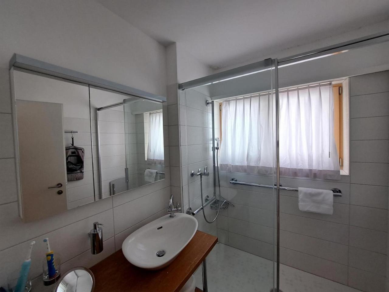 Apartment Modernes Im Herzen Von Balkon & Bergblick